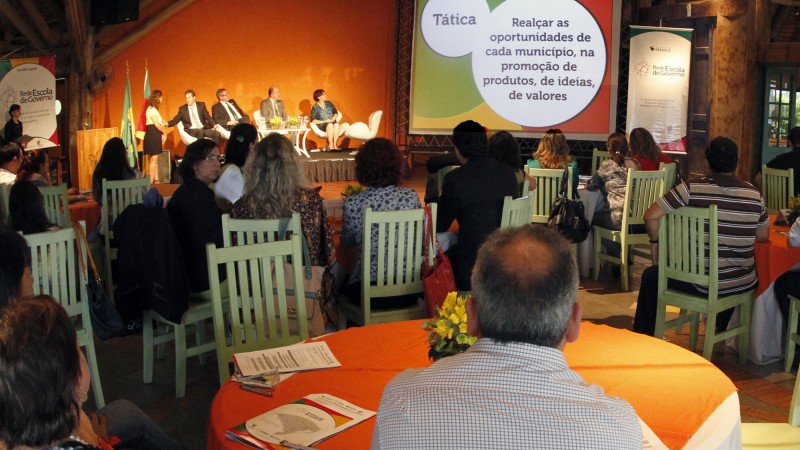 Cerca de 3 mil servidores públicos e agentes sociais já foram beneficiados com cursos de extensão e seminários para o planejamento, organização e recepção de grandes eventos