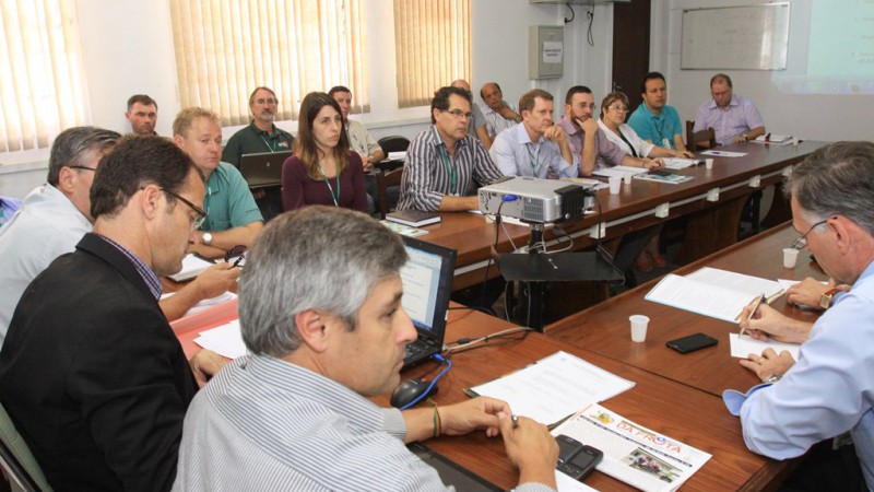 Reunião discutiu questões da fiscalização sanitária da produção de mudas e a necessidade de certificação e garantia da origem e qualidade