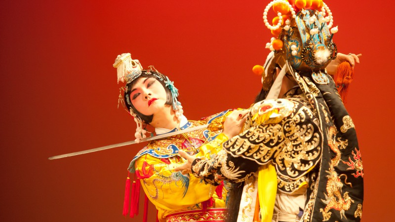 PORTO ALEGRE, RS, BRASIL, 22.05.14:  Governador Tarso Genro assiste a primeira Noite da &Oacute;pera de Pequim no Teatro S&atilde;o Pedro, antes houve o descerramento da placa em comemora&ccedil;&atilde;o a apresenta&ccedil;&atilde;o da &Oacute;pera no Teatro Foto: Claudio Fachel/Pal&aacute;cio iratini