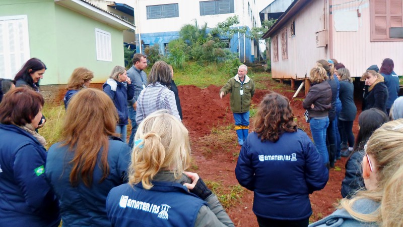 Extensionistas participaram de uma capacitação sobre saneamento básico rural e saneamento ambiental