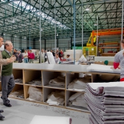 Durante Interiorização, Tarso conheceu fábrica de colchões e destacou política industrial do RS