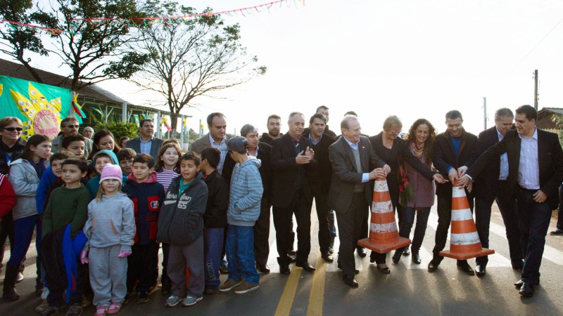 NOVA SANTA RITA, RS, BRASIL: 18.06.14 Governador Tarso Genro participa inauguração da Estrada Transaçoriana em Nova Santa Rita. Foto: Caco Argemi/Palácio Piratini