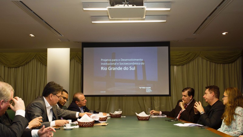 RIO DE JANEIRO, RJ, BRASIL: 19.06.14 Governador Tarso Genro, se reune com o Presidente e diretores da FGV. Foto: Caco Argemi/Palácio Piratini