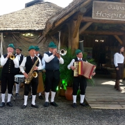 Banda t&iacute;pica alem&atilde; de Nova Petr&oacute;polis promoveu a cultura germ&acirc;nica e da serra ga&uacute;cha na capital, durante a Copa