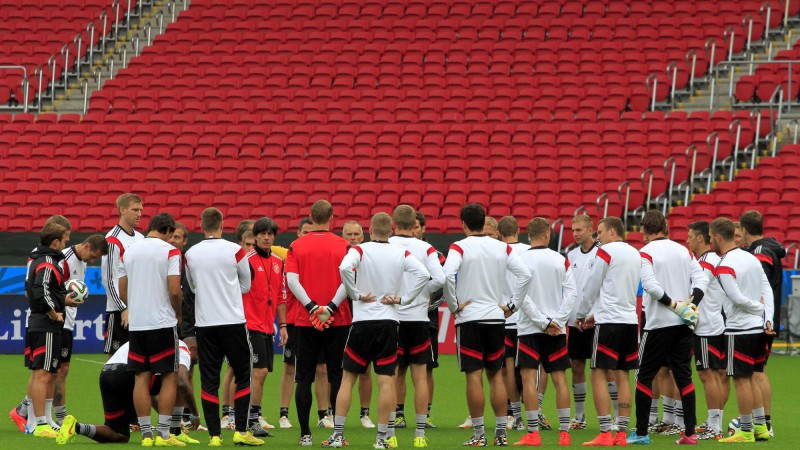 Equipe alem&atilde; fez treino de reconhecimento no Beira-Rio para a partida desta segunda-feira