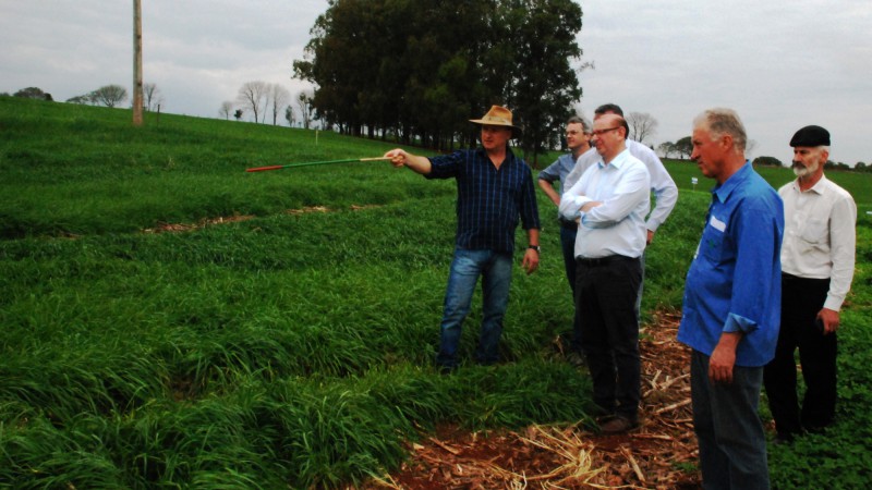 Ivonei Librelotto apresenta a produ&ccedil;&atilde;o em sua propriedade