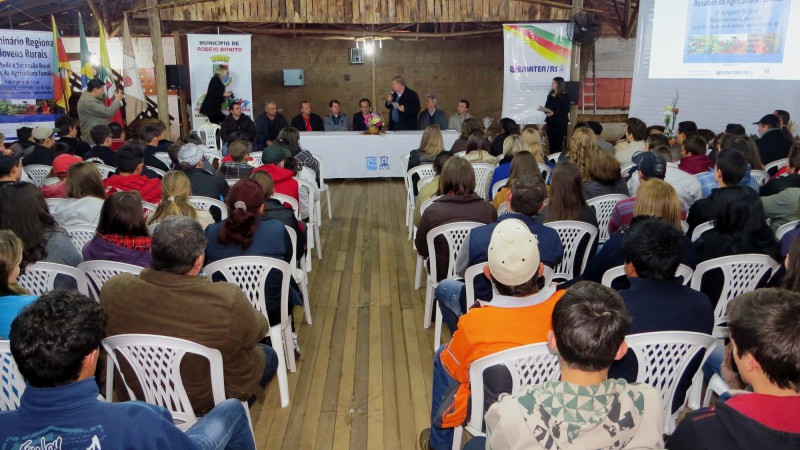 Mais de 600 pessoas, entre jovens e representantes de entidades ligadas ao campo, de 42 municípios participaram da atividade