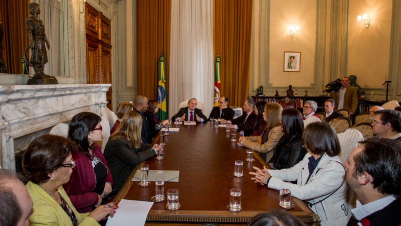 PORTO ALEGRE, RS, BRASIL: 18.08.14  Recebe a Dire&ccedil;&atilde;o do CPERS Sindicato no Pal&aacute;cio Piratini. Foto: Caroline Bicocchi/Pal&aacute;cio Piratini