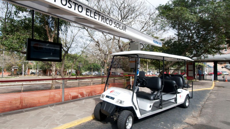 É o primeiro posto solar de atendimento construído com tecnologia nacional