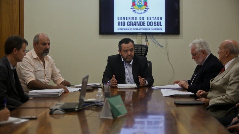 PORTO ALEGRE, RS, BRASIL, 02.10.14: O secretário de Infraestrutura e Logística, João Victor Domingues, anuncia novidades sobre a construção de um novo aeroporto que atenderá a região metropolitana de Porto Alegre. Foto: Leandro Osório/ Especial Palácio