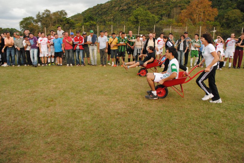 Arremesso de espiga de milho é destaque em Jogos Rurais no RS