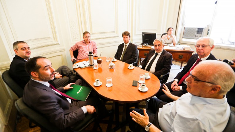 PORTO ALEGRE, RS, BRASIL, 19.11.14: Reunião no gabinete dos prefeitos sobre a IESA Particimpam entre outros os Secretários Mauro Knijnik e Jorge Branco. Foto Claudio Fachel/Palácio Piratini