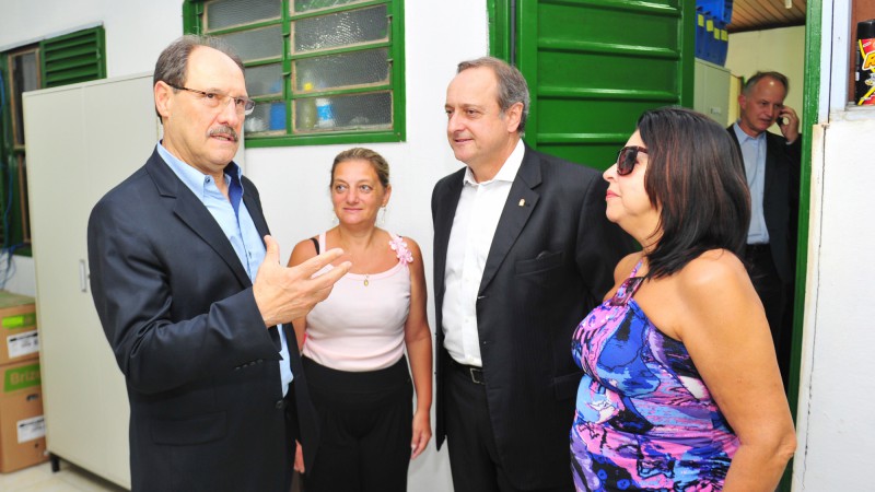 Em visita à Escola Estadual de Ensino Fundamental Alvarenga Peixoto, governador e secretário da Educação, Vieira da Cunha, garantiram que os investimentos em educação