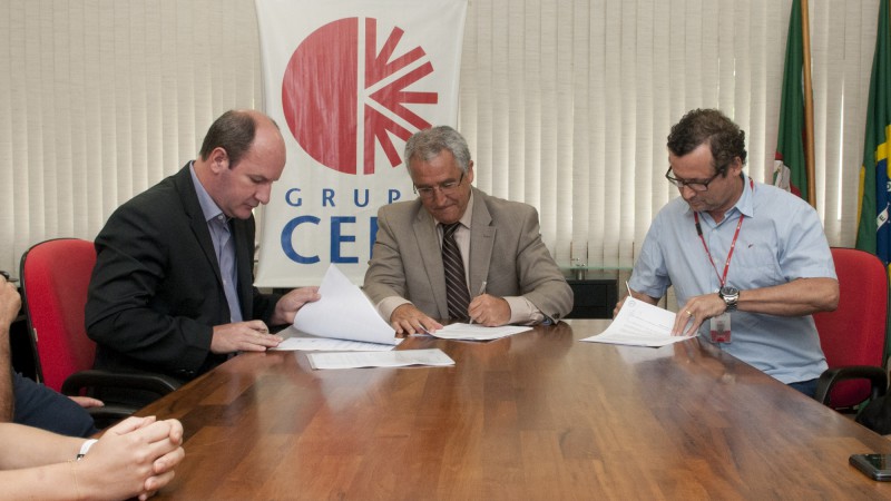 Ceee e Incra assinam compromisso