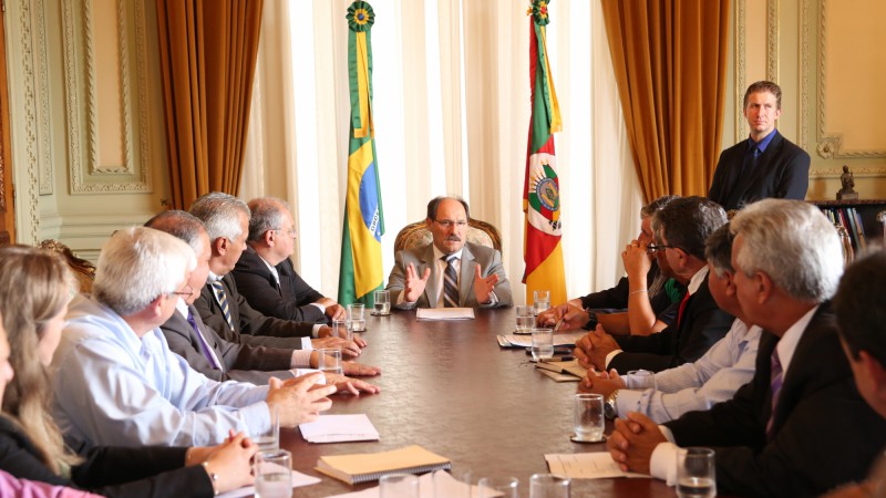 Parceria com munic&iacute;pios &eacute; reafirmada por Sartori a vereadores da Regi&atilde;o Carbon&iacute;fera