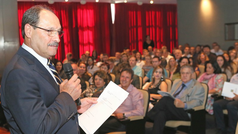 PORTO ALEGRE, RS, BRASIL 07.04.15: O governador do Rio Grande do Sul, José Ivo Sartori participou, na tarde  de hoje (07), do 1º Encontro de Gestores Administrativos e Financeiros, organizado pelo Tesouro do Estado. Foto: Luiz Chaves/Palácio Piratini