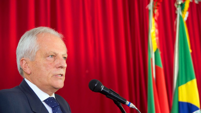 ALEGRETE, RS, BRASIL 10.04.15: Dando continuidade &agrave; Caravana da Transpar&ecirc;ncia, o vice-governador, Jos&eacute; Paulo Cairoli, esteve, na tarde de hoje (10), no Sal&atilde;o de Atos Maria Morim, no Instituto Educacional Oswaldo Aranha, em Alegrete, onde, junto com