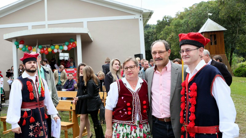 CARLOS BARBOSA, RS, BRASIL, 17.05.2015: O governador do Rio Grande do Sul, Jos&eacute; Ivo Sartori, participou do Encontro Estadual da Comunidade Polonesa, que ocorreu na manh&atilde; deste domingo (17), em Sete de Castro, no munic&iacute;pio de Carlos Barbosa. Foi nesta loca