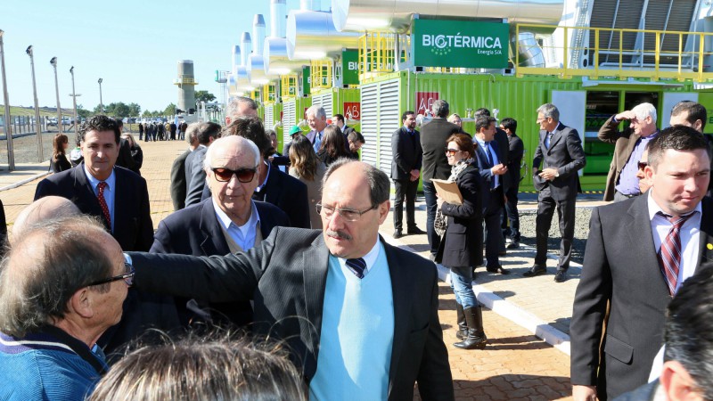 MINAS DO LE&Atilde;O, RS,BRASIL 02.06.15: O governador do Rio Grande do Sul, Jos&eacute; Ivo Sartori, participou, na manh&atilde; desta ter&ccedil;a-feira (02), da cerim&ocirc;nia de inaugura&ccedil;&atilde;o da primeira usina de gera&ccedil;&atilde;o de energia el&eacute;trica, a partir do aproveitamento do g&aacute;s gerado