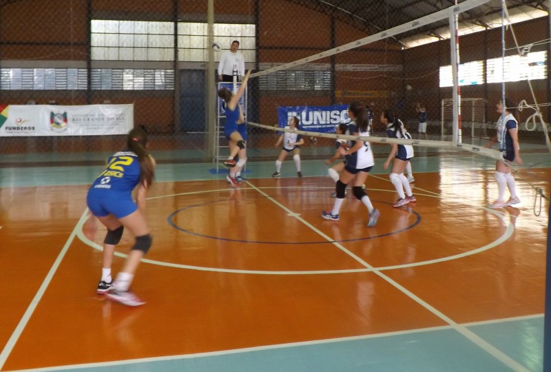 Festival de Esportes na modalidade de voleibol no Colégio Pio XII. - FEEMG  - Federação de Esportes Estudantis de Minas Gerais