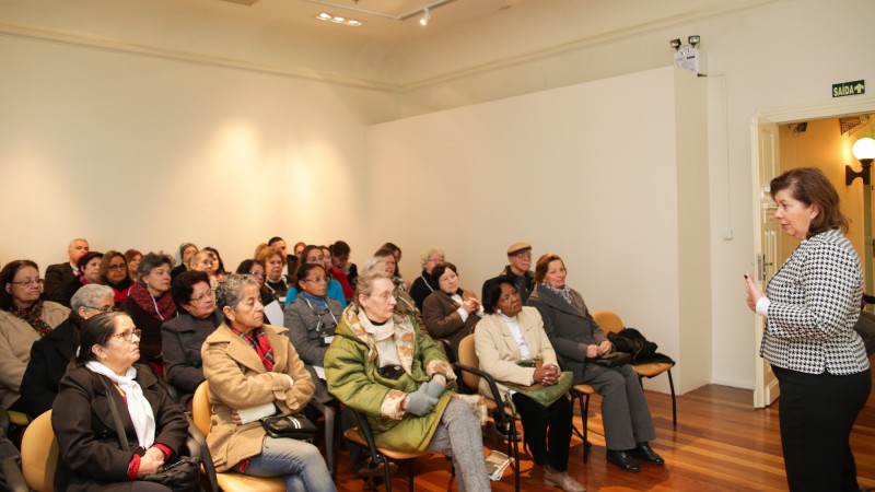 PORTO ALEGRE, RS, BRASIL 24.06.2015: Durante abertura do Seminário “Atualizações Sobre a Política do Idoso”, promovido nesta quarta-feira (24) pelo Instituto Brasileiro da Pessoa, secretária extraordinária de Políticas Sociais, Maria Helena Sartori,