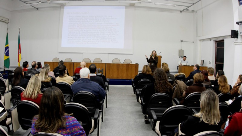 Encontro da Escola de Governo reuniu mais de 60 representantes para debater as políticas de gênero