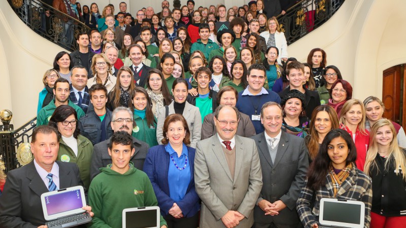 Escolas estaduais s&atilde;o equipadas com mais de 3 mil netbooks para uso em sala de aula