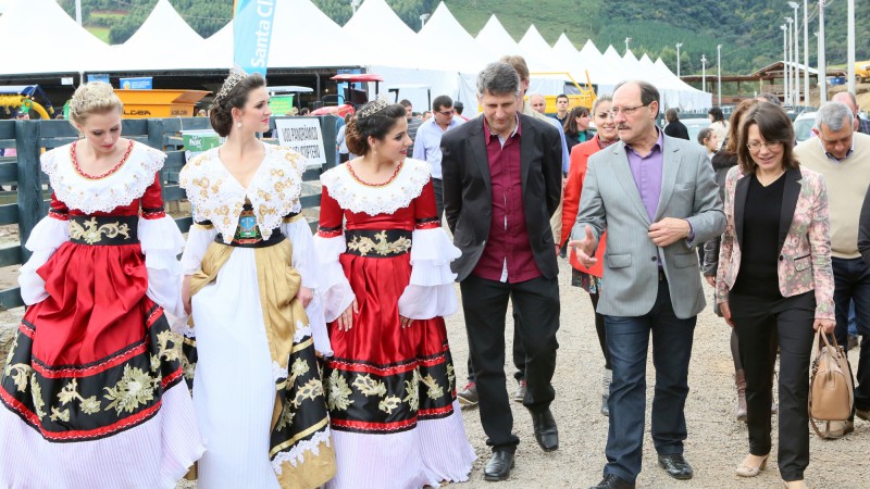 PARAÍ,RS,BRASIL 11.07.2015: O governador José Ivo Sartori e a primeira-dama e secretária extraordinária de Políticas Sociais, Maria Helena Sartori, visitaram na tarde deste sábado (11) a 6ª Expo Paraí, evento que segue até 12 de julho no município da regi