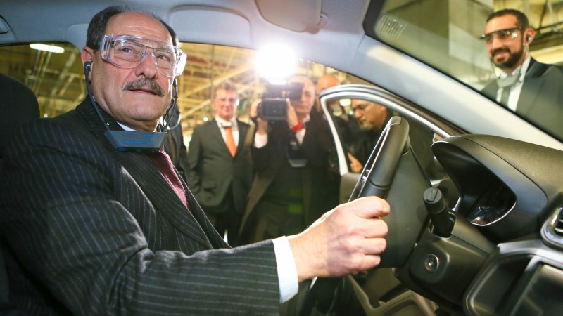 GRAVATAÍ, RS, BRASIL 21.07.2015: O governador José Ivo Sartori, participou, na tarde desta terça-feira(21), da celebração ao 15° aniversário da Implantação da General Motors e Complexo Industrial Automotivo de Gravataí-RS. Foto: Luiz Chaves / Palácio