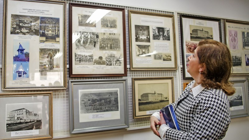 PORTO ALEGRE, RS, BRASIL 29.07.2015: Secret&aacute;ria extraordin&aacute;ria de Pol&iacute;ticas Sociais, Maria Helena Sartori, participou, nesta manh&atilde; (29), da cerim&ocirc;nia de lan&ccedil;amento do livro