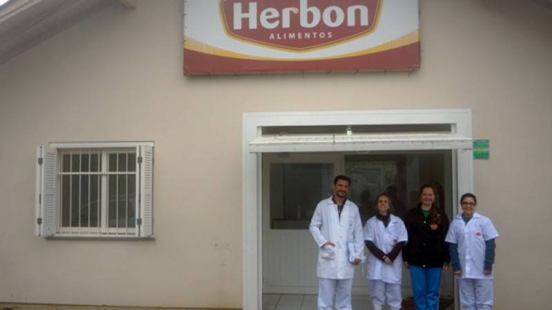 Um dos empreendimentos que receberam as veterin&aacute;rias da Secretaria de Desenvolvimento Rural foi a Herbon Alimentos, de S&atilde;o Jos&eacute; do Sul