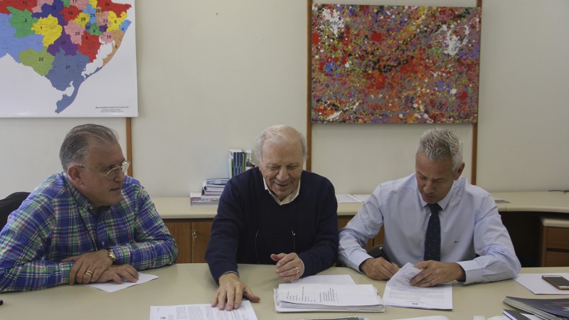 Renovação de contratos com hospitais