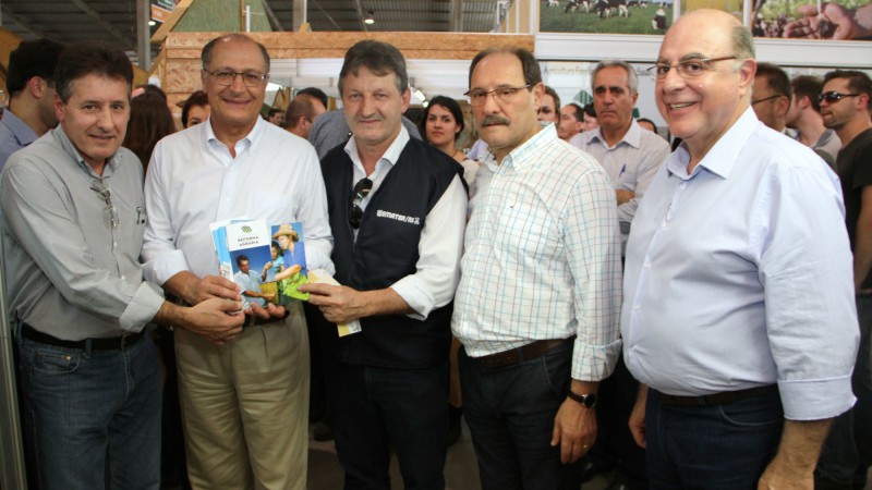 Visita no espaço da SDR: a partir da esquerda, Minetto, Alckmin, Silbert, Sartori e Jardim (Foto Itamar Pelizzaro/SDR)?