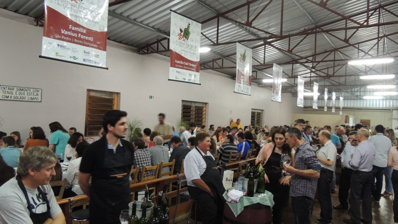 Vinho colonial e gastronomia s&atilde;o atra&ccedil;&otilde;es de festival em Bento Gon&ccedil;alves