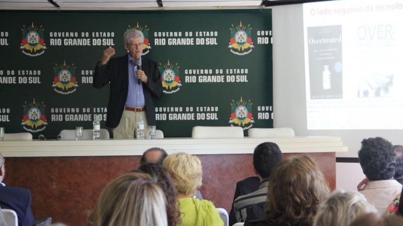 Segundo o consultor Eug&ecirc;nio Vila&ccedil;a Mendesele, o sistema deve ser integrado e em tr&ecirc;s n&iacute;veis de aten&ccedil;&atilde;o