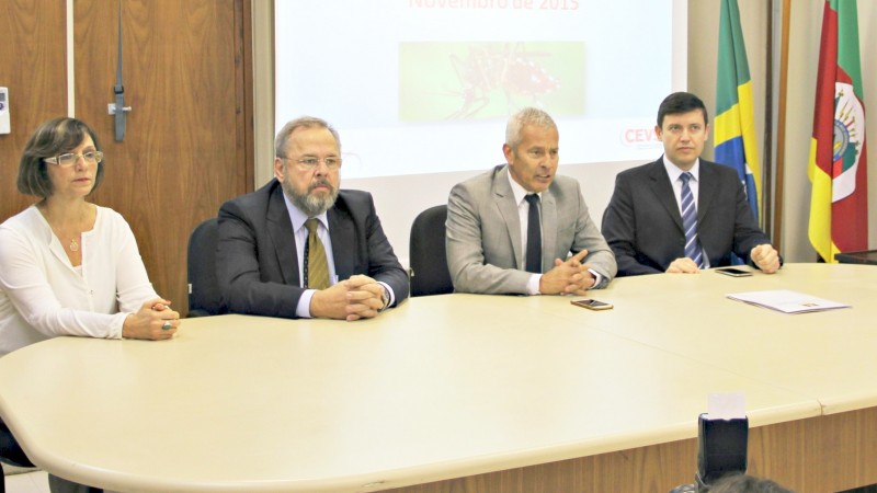 Gabbardo (C) ressaltou que, apesar do RS ainda não ter tido casos, os cuidados são necessários