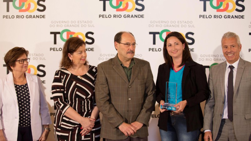PORTO ALEGRE, RS, BRASIL 24.11.2015: O governador José Ivo Sartori participou, nesta manhã (24), da entrega das distinções da 5ª edição do Prêmio Salvador Célia Salvador Célia do Programa Primeira Infância Melhor (PIM). A iniciativa, que contou com a