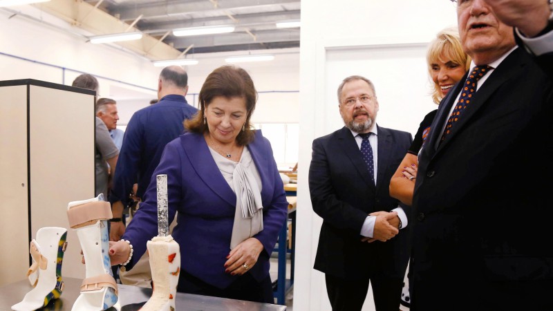 PORTO ALEGRE, RS, BRASIL 25.11.2015: A secret&aacute;ria do Gabinete de Pol&iacute;ticas Sociais, Maria Helena Sartori, participou, na tarde desta quarta-feira (25), da entrega das chaves e da nova estrutura f&iacute;sica da Oficina Ortop&eacute;dica da Associa&ccedil;&atilde;o de Assist&ecirc;ncia &agrave;