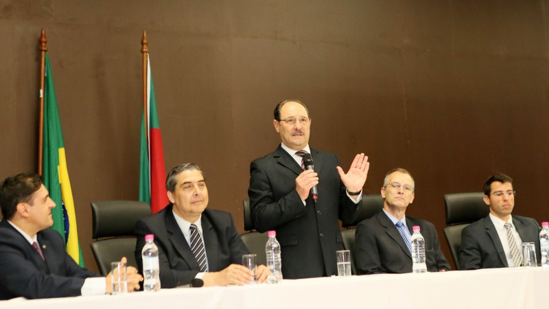 PORTO ALEGRE, RS, BRASIL 25.11.2015: O governador José Ivo Sartori participou, na manhã desta quinta-feira (26), da abertura do Fórum de Finanças do RS. Durante o evento, foram discutidas as medidas necessárias para fechar o ano com o menor déficit