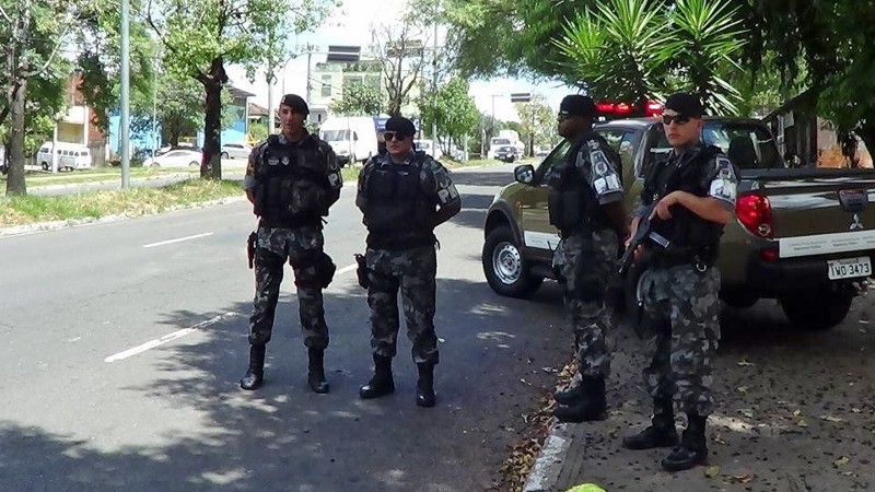 Brigada Militar faz Operação Força Tática na zona norte de Porto Alegre