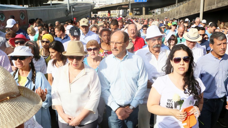PORTO ALEGRE, RS, BRASIL 02.02.2016: O governador Jos&eacute; Ivo Sartori e a primeira-dama, Maria Helena Sartori,  acompanharam na manh&atilde; desta ter&ccedil;a-feira (2), a 141&ordf; Prociss&atilde;o de Nossa Senhora dos Navegantes. O evento religioso reuniu milhares de pessoas em