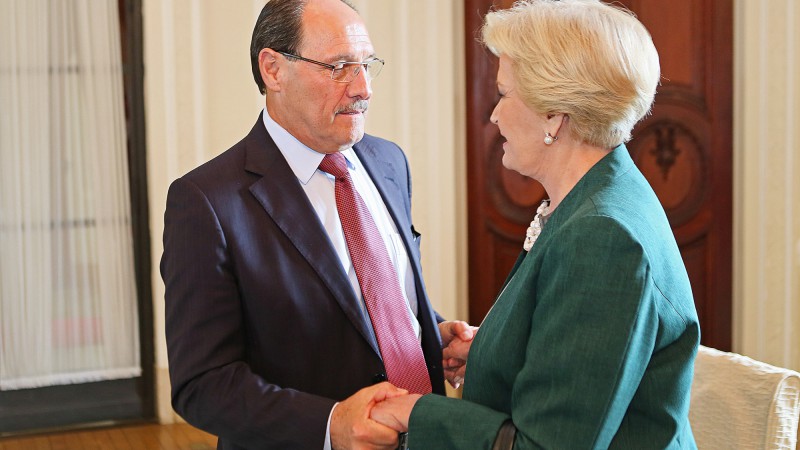 PORTO ALEGRE, RS, BRASIL 03.02.2016: O governador José Ivo Sartori recebeu, nesta quarta-feira (3), a senadora pelo Rio Grande do Sul Ana Amélia Lemos. O encontro, que ocorreu no Palácio Piratini, reuniu também os prefeitos de Santa Maria, Cesar