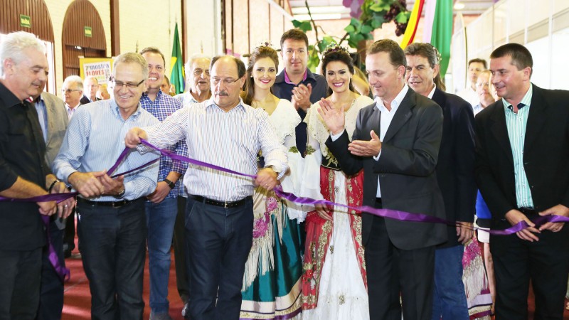 FLORES DA CUNHA, RS, BRASIL 27.02.2016: O governador José Ivo Sartori participou, neste sábado (27), do lançamento oficial da 7ª Mostra Flores e 4ª Feira Agroindustrial, no Parque da Vindima Eloy Kunz, em Flores da Cunha, na Serra. Foto: Luiz