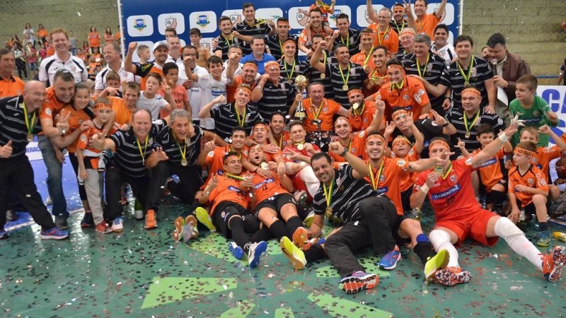 Time de Carlos Barbosa venceu a Ta&ccedil;a Brasil de Futsal no &uacute;ltimo domingo