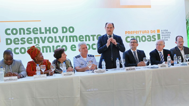 CANOAS, RS, BRASIL 10.03.2016: O governador José Ivo Sartori participa, nesta quinta-feira (10), no Clube dos Subtenentes e Sargentos da Aeronáutica (CSSGAPA), em Canoas, da assinatura da ordem de início de serviço da infraestrutura do Parque Canoas de