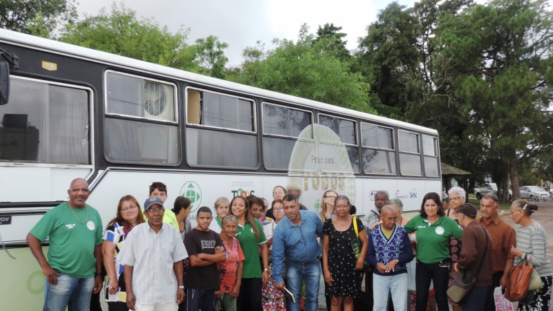 Ônibus-escola do Prato Para Todos vai ao bairro Anchieta
