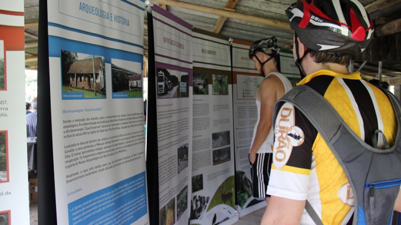 Painéis apresentam curiosidades sobre a história e aspectos ambientais da rodovia
