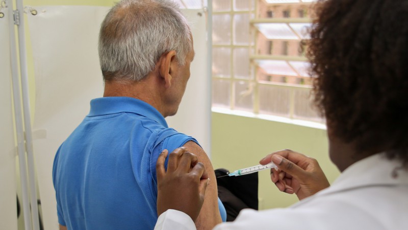 PORTO ALEGRE, RS, BRASIL, 26-04-2016: Iniciou nesta segunda-feira (25), a campanha de preven&ccedil;&atilde;o contra a gripe. Foto: Leandro Os&oacute;rio/ Especial Pal&aacute;cio Piratini