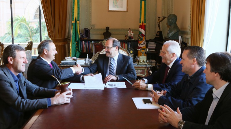 PORTO ALEGRE, RS, BRASIL 09.05.2016: O governador Jos&eacute; Ivo Sartori assinou na manh&atilde; desta segunda-feira (09) o decreto que institui a Escola em Tempo Integral nos estabelecimentos de ensino da rede p&uacute;blica estadual. Com isso, o n&uacute;mero de alunos atendidos