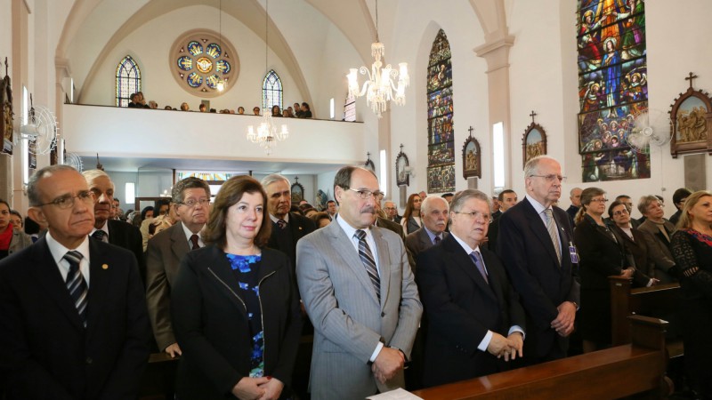 PORTO ALEGRE, RS, BRASIL 10.05.2016: Com a presen&ccedil;a do governador Jos&eacute; Ivo Sartori, a Irmandade da Santa Casa de Miseric&oacute;rdia de Porto Alegre inaugurou, nesta ter&ccedil;a-feira (10) na capital ga&uacute;cha, a Casa de Apoio Madre Ana da Santa Casa. O local servir&aacute;